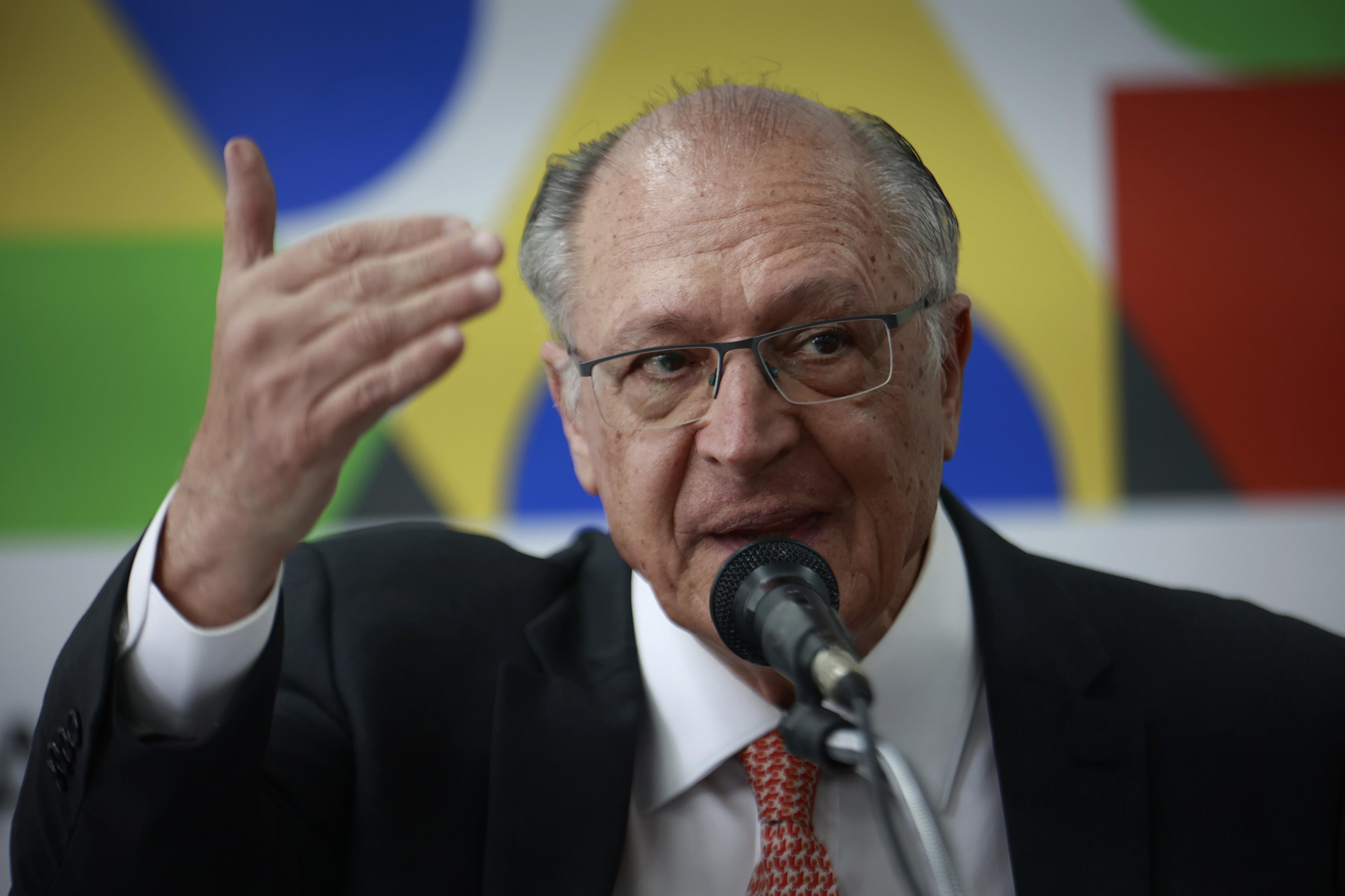Alckmin diz que fim da escala 6x1 é tendência mundial e defende debate com Congresso