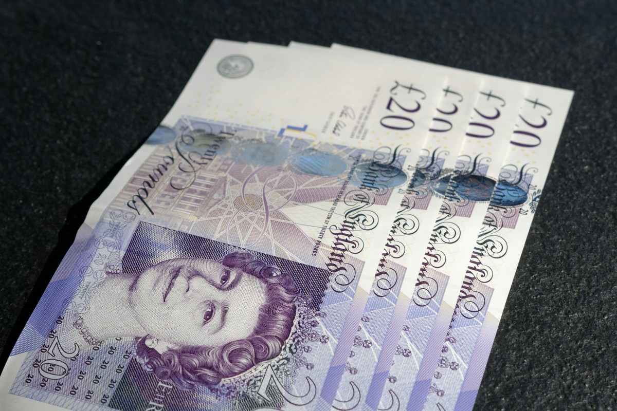 Libra recua com incerteza fiscal após saída de ministra no Reino Unido