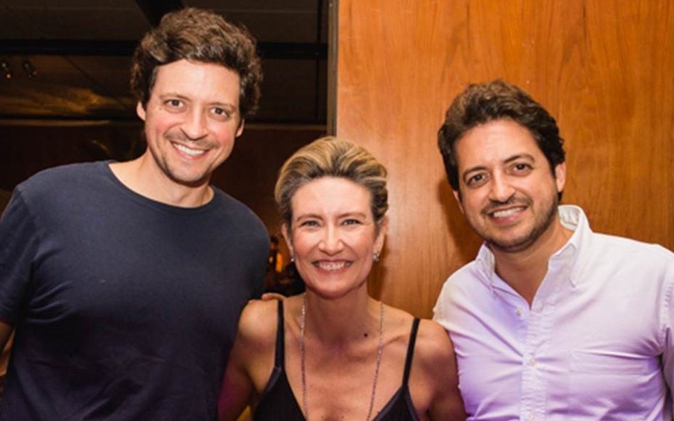 Cris, como é chamada no mercado, com Pedro Jereissati e Carlos Jereissati Filho, da família fundadora da Iguatemi S/A — Foto: Arquivo pessoal