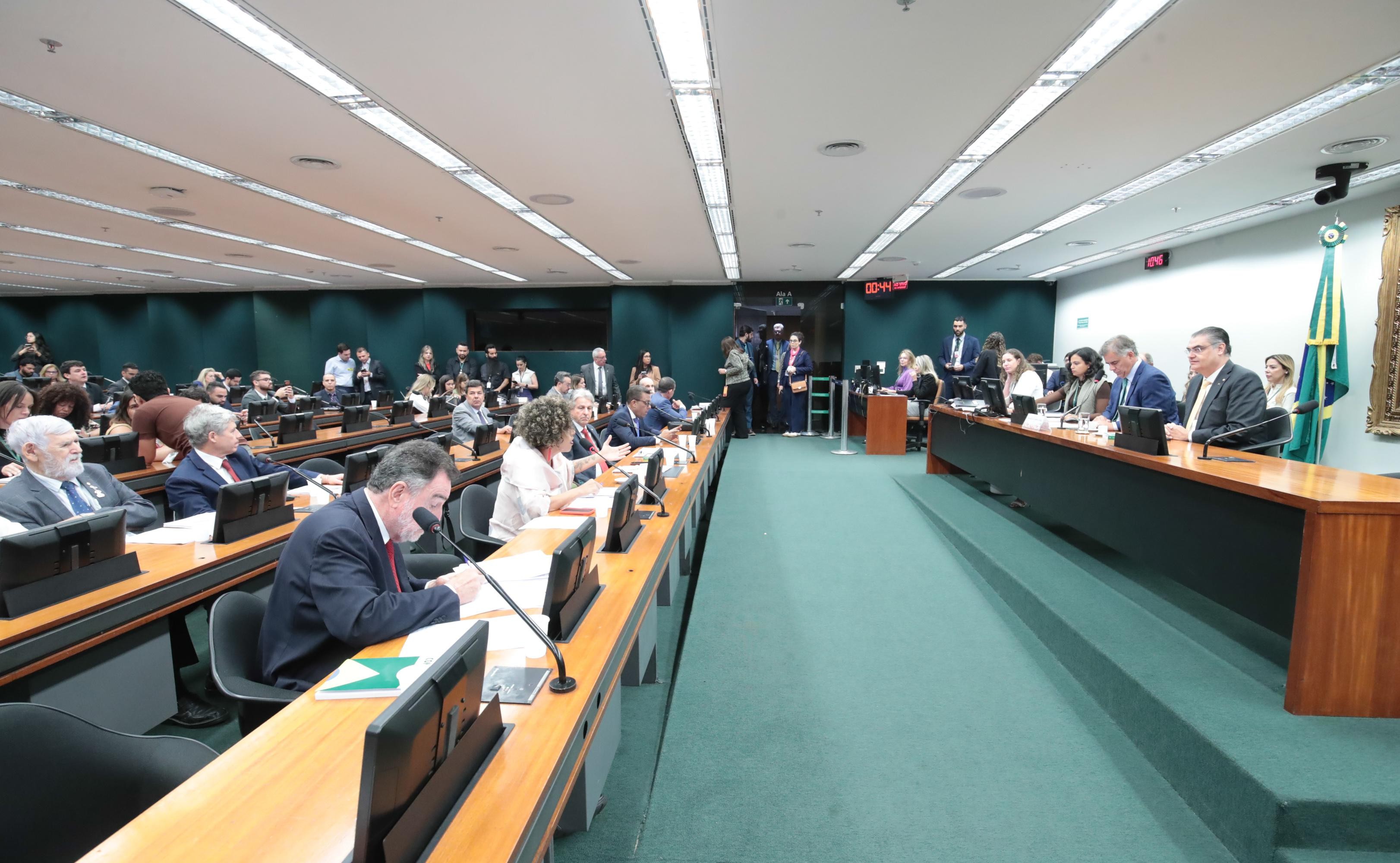 PEC que reduz maioridade cria dilema para Lula