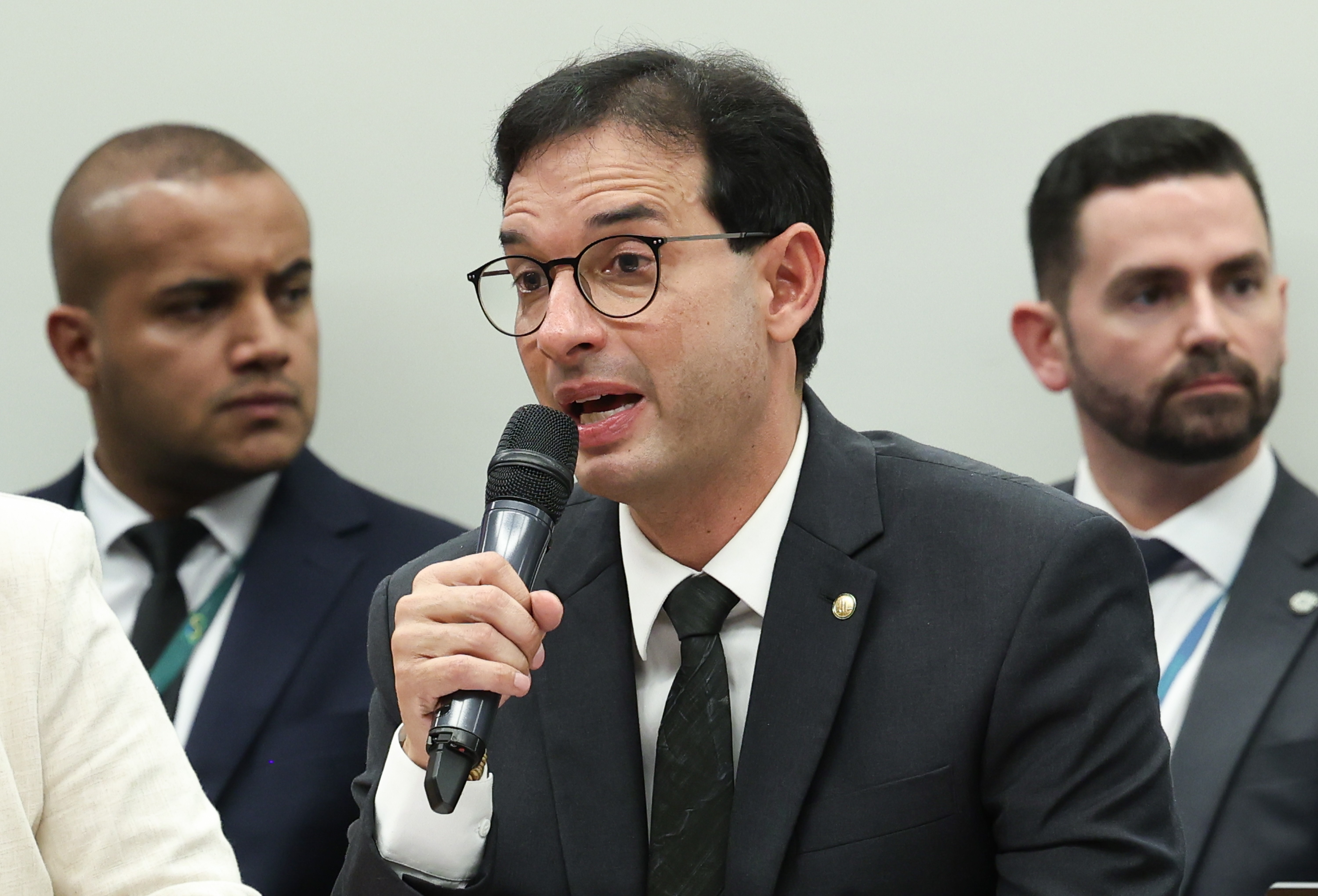 Votação da PEC do fim da escala 6x1 é adiada após pedido de vista