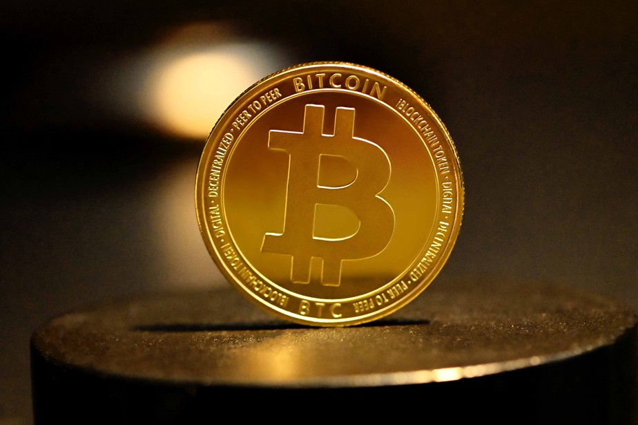 Bitcoin se mantém perto dos US$ 47 mil na iminência de resposta da