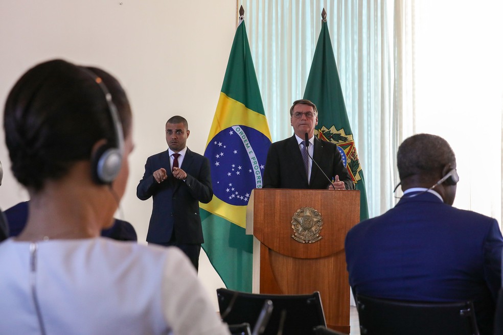 Bolsonaro recebe embaixadores no Palácio da Alvorada para atacar sistema eleitoral brasileiro — Foto: Clauber Cleber Caetano/PR