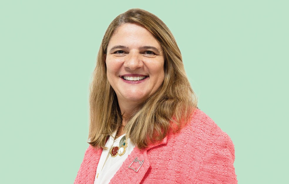 Rosane Cuber, diretora do Bio-Manguinhos, destaca que os acordos com laboratórios internacionais permitem ao Brasil absorver conhecimento e produzir vacinas de forma independente — Foto: Foto: Divulgação