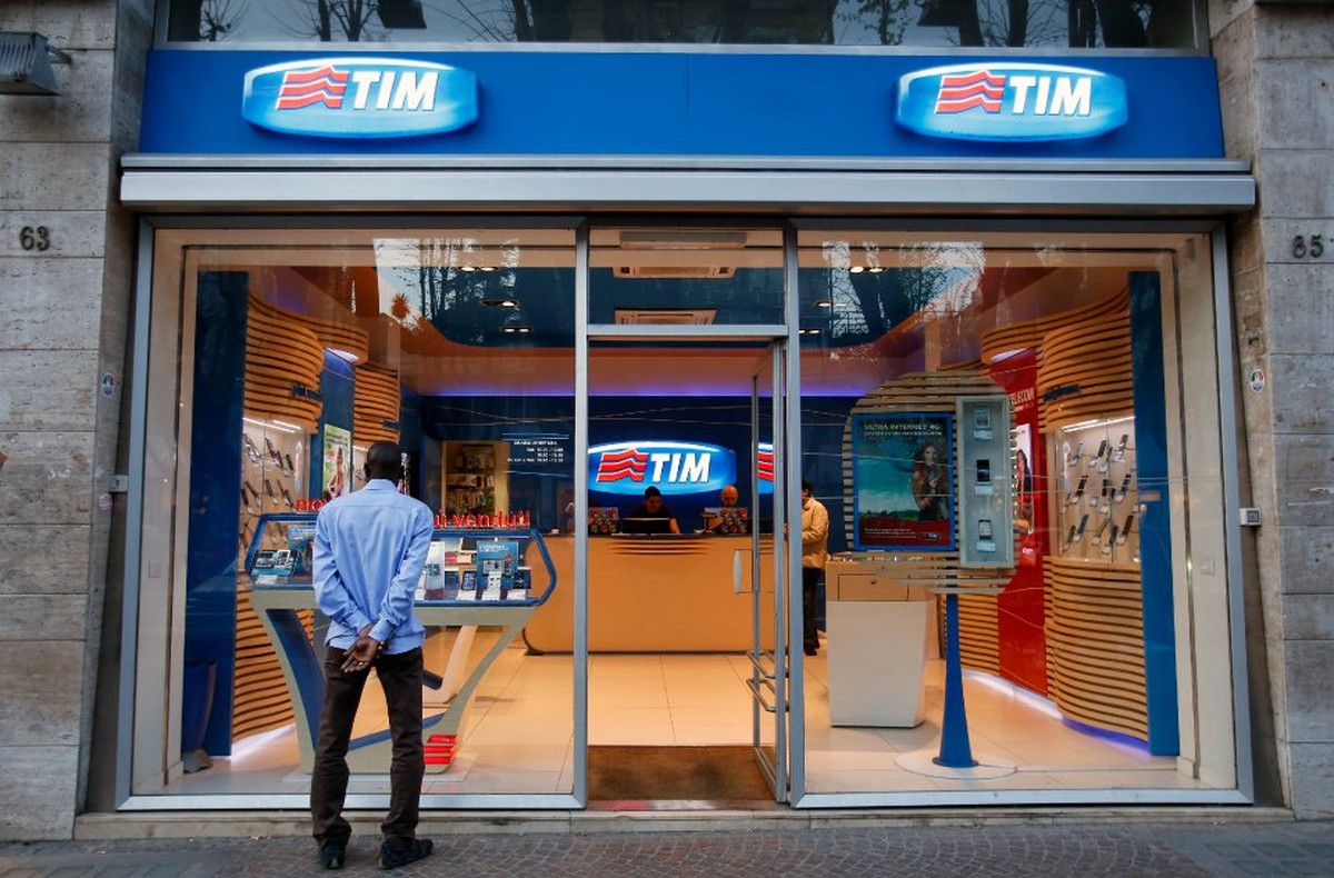 TIM fecha call centers e demite 1,2 mil pessoas em PE e 500 no PR ...