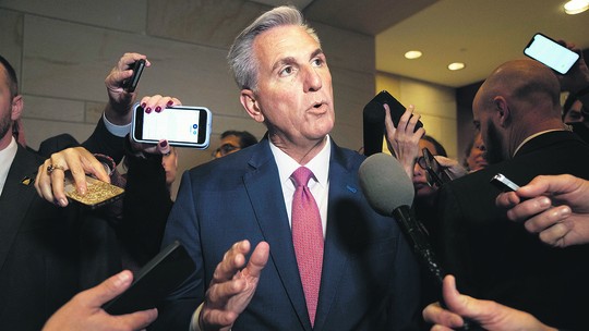 Deputado republicano pede destituição de McCarthy por acordo sobre teto da dívida