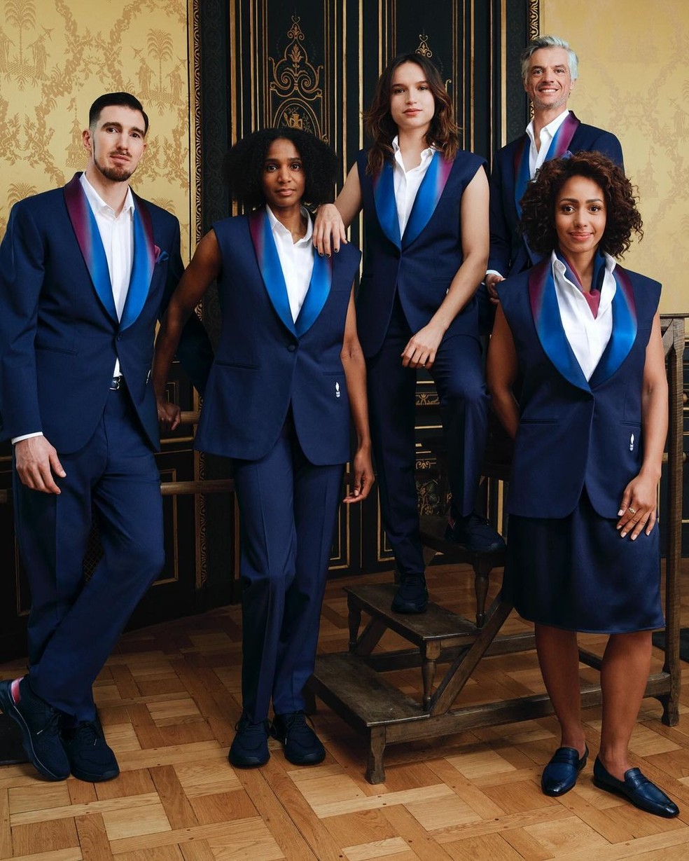 Uniforme olímpico de atletas franceses na Cerimônia de Abertura Paris 2024 — Foto: Marie-Laure Dutel Israël e Kacper Kasprzyk