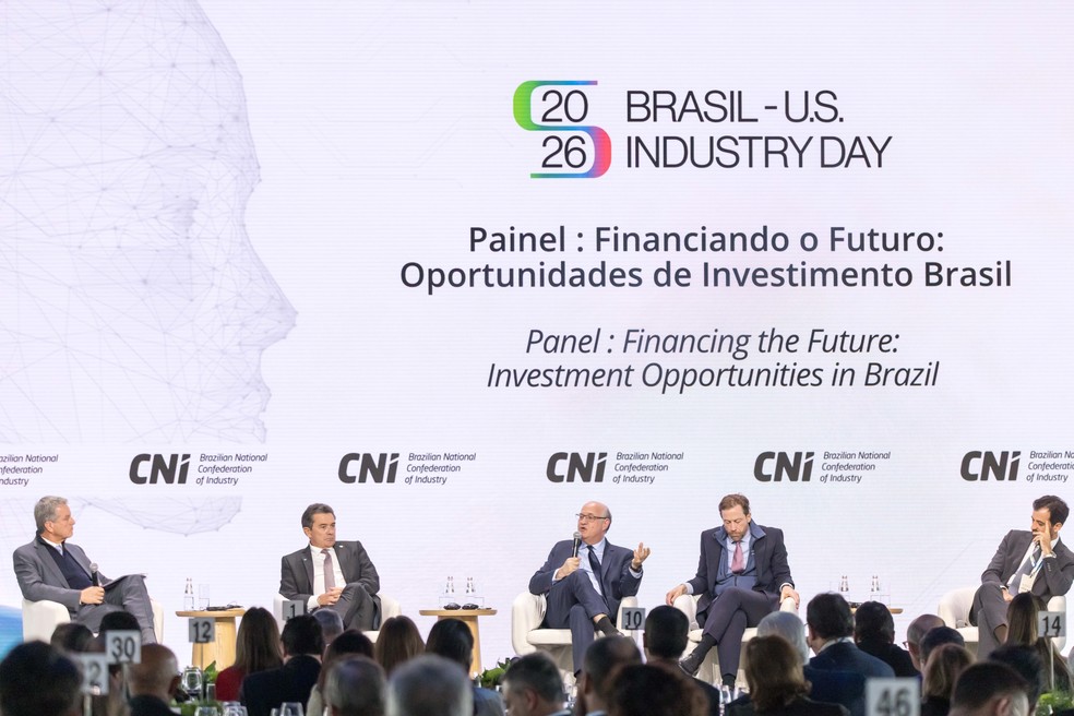 O mediador do segundo painel, embaixador Roberto de Azevêdo; o presidente do TCU, ministro Vital do Rêgo; Ilan Goldfajn, presidente do BID; Alexandre Bettamio, do Bank of America; e José Gordon, do BNDES — Foto: William Volcov