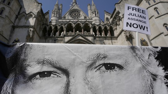 Julian Assange ganha direito de apresentar recurso contra extradição para os EUA