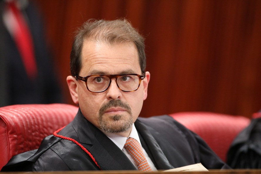Ministro do TSE garante permanência do canal "Exército do Lula"