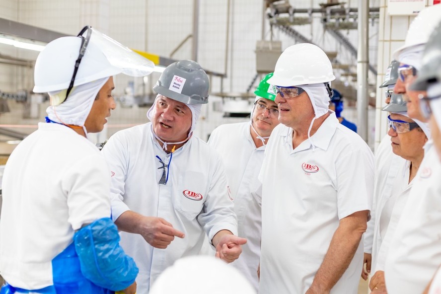 Além de equipamentos com tecnologia de ponta, a unidade retoma sua operação com estrutura para ampliar em 2,4 vezes o volume de processamento de bovinos