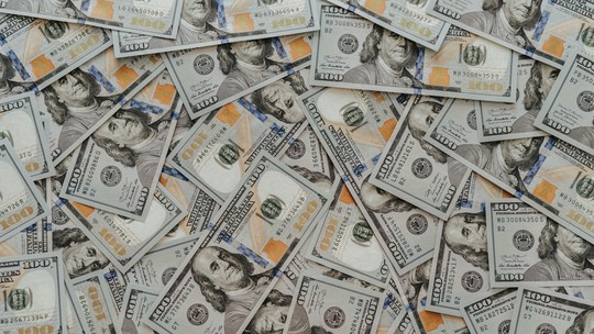 Dólar inicia sessão abaixo de R$ 5 à espera do 'payroll' nos EUA