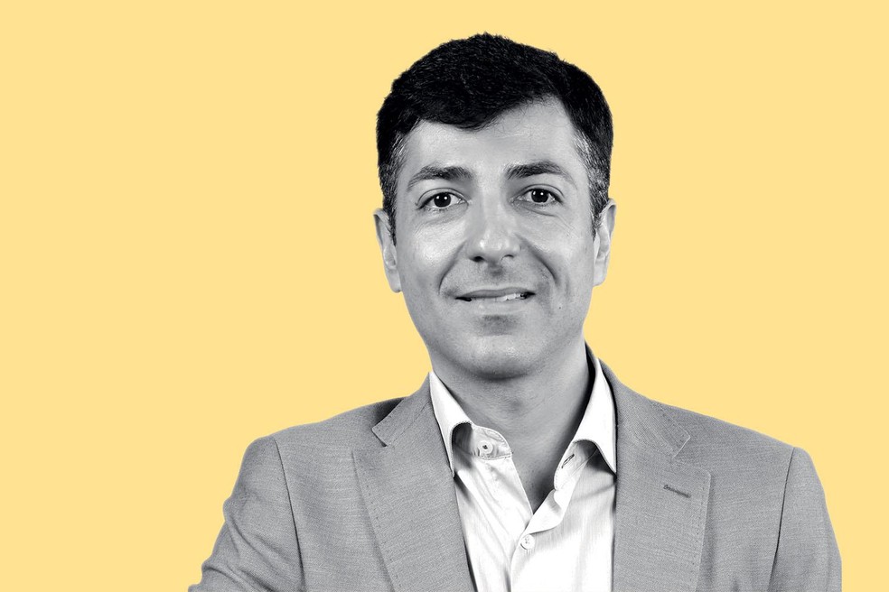 A GenIA está trazendo um novo estilo de liderança, mais experimental e menos hierárquico, com benefícios como redução da dependência de intermediários, exploração rápida de ideias e estímulo à cultura de inovação, acredita Ricardo Santana, socio-líder de IA da KPMG — Foto: KEN CHU/Divulgação