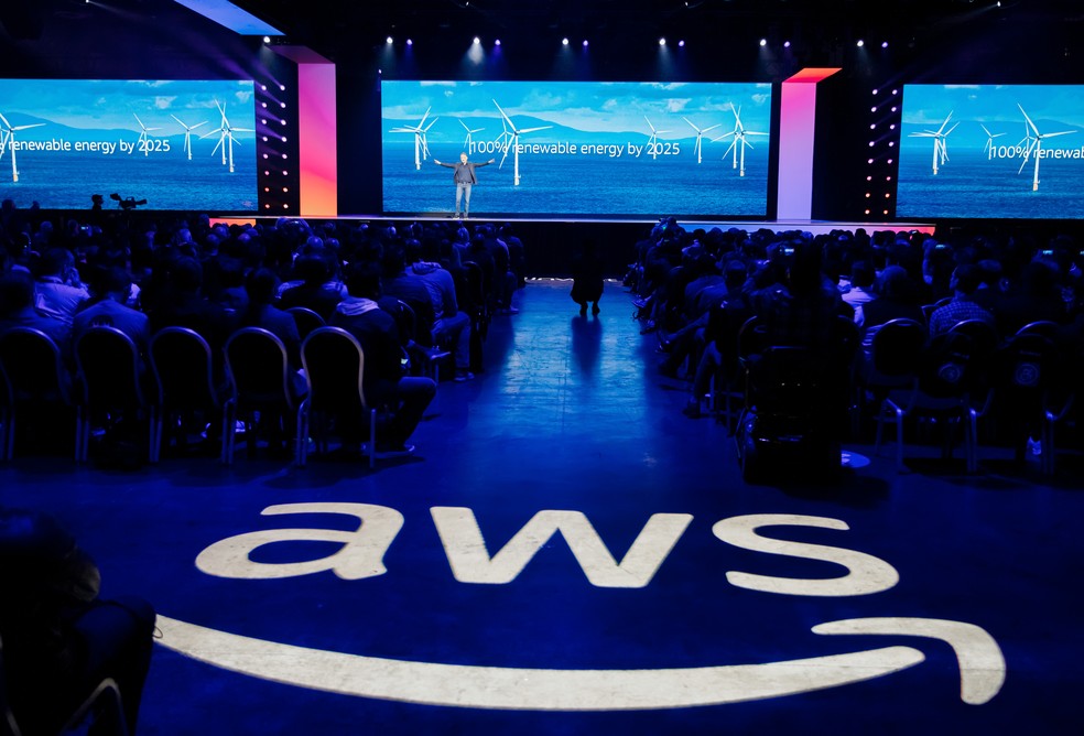 Amazon se junta à corrida de inteligência artificial generativa e visa ...