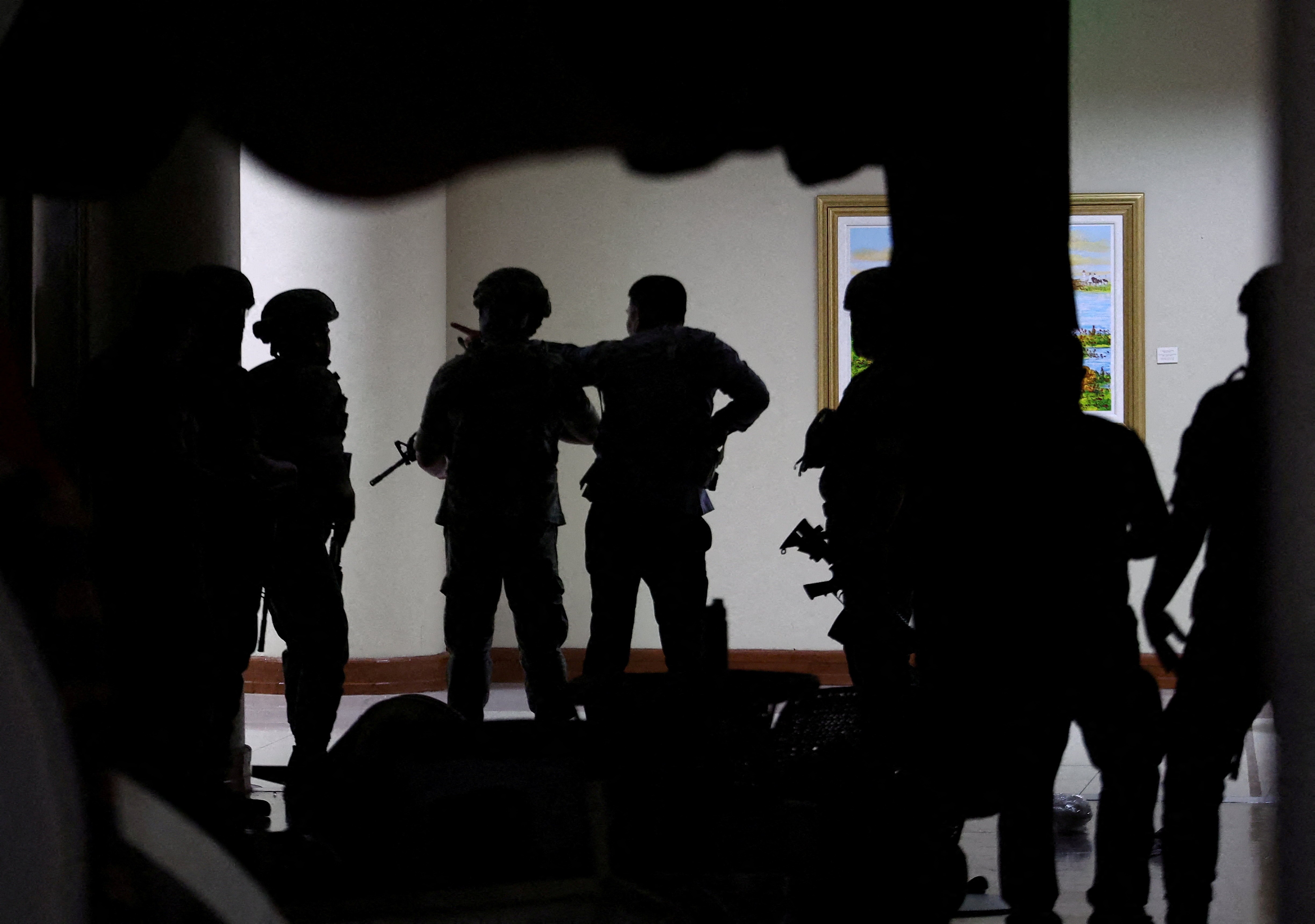Filipinas vão cumprir ordem de prisão contra senador, diz ministro