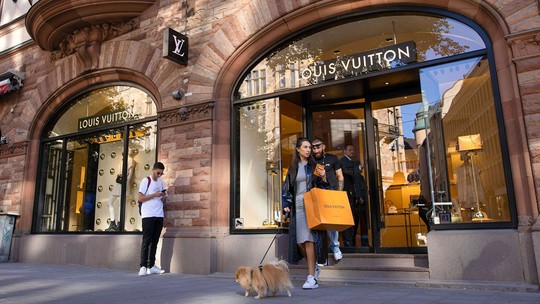 Consumidores da China ainda querem luxo, mas produtos de segunda mão também servem