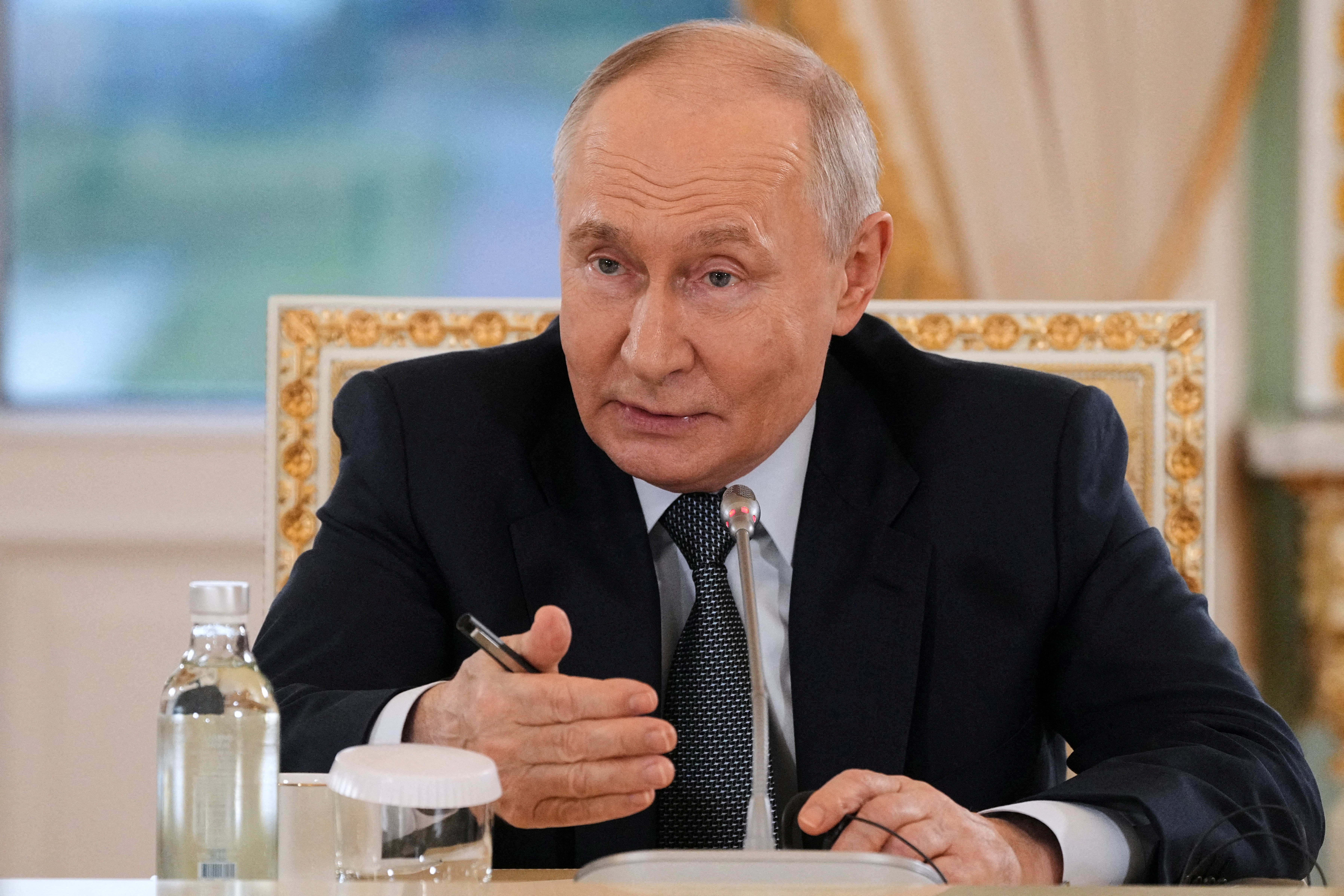 FT:  Espionagem com IA desperta receios sobre monitoramento Putin por câmeras