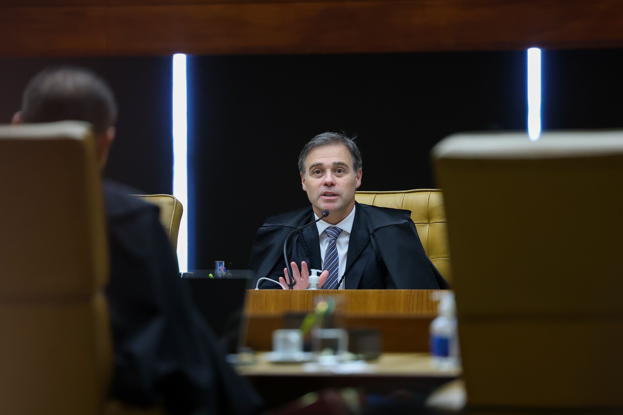 Mendonça tratou com Castro sobre prisão de Cabral; ministro diz que atuou apenas com base nos autos