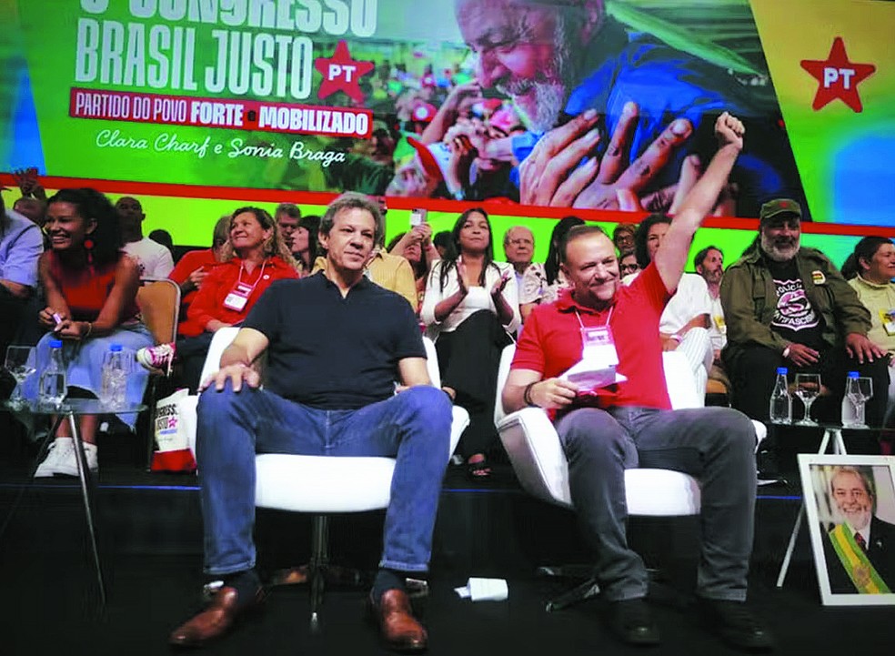 Lideranças do PT durante o 8º congresso nacional do partido