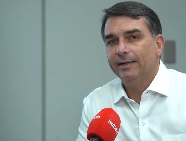 Flávio e Zema se encontram em evento em BH, e senador fala em união