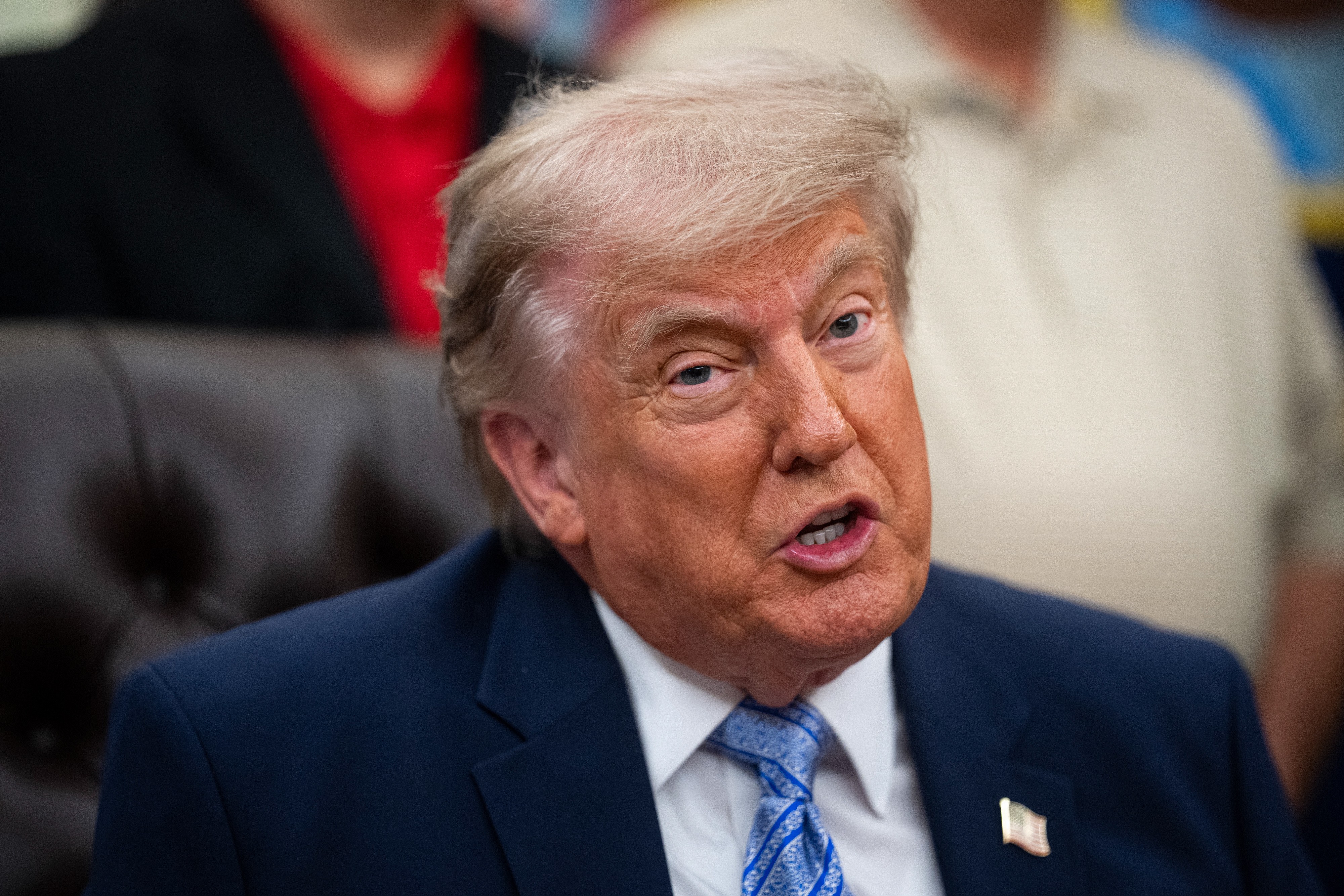 Trump adia decreto sobre IA e cita necessidade de competir com a China