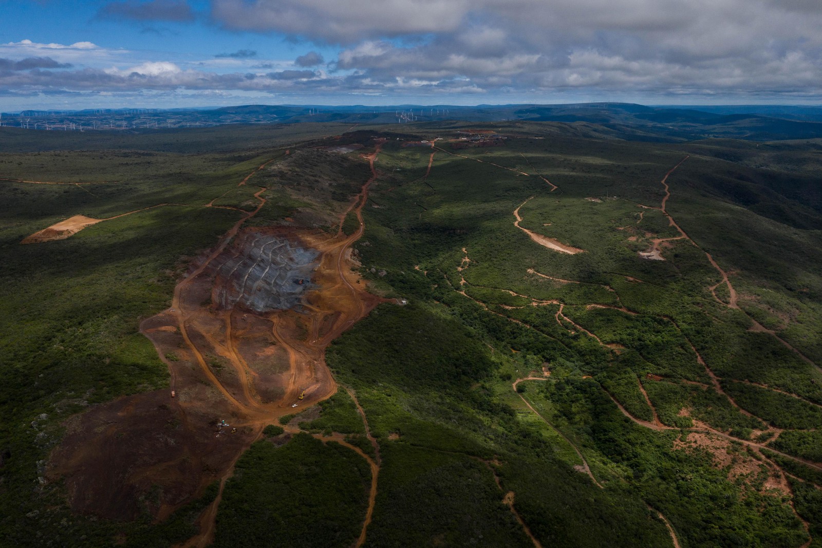 Vista aérea da Pedra de Ferro, a mina da Bahia Mineração,  em Caetité, no sudoeste baiano — Foto: Markus Mauthe