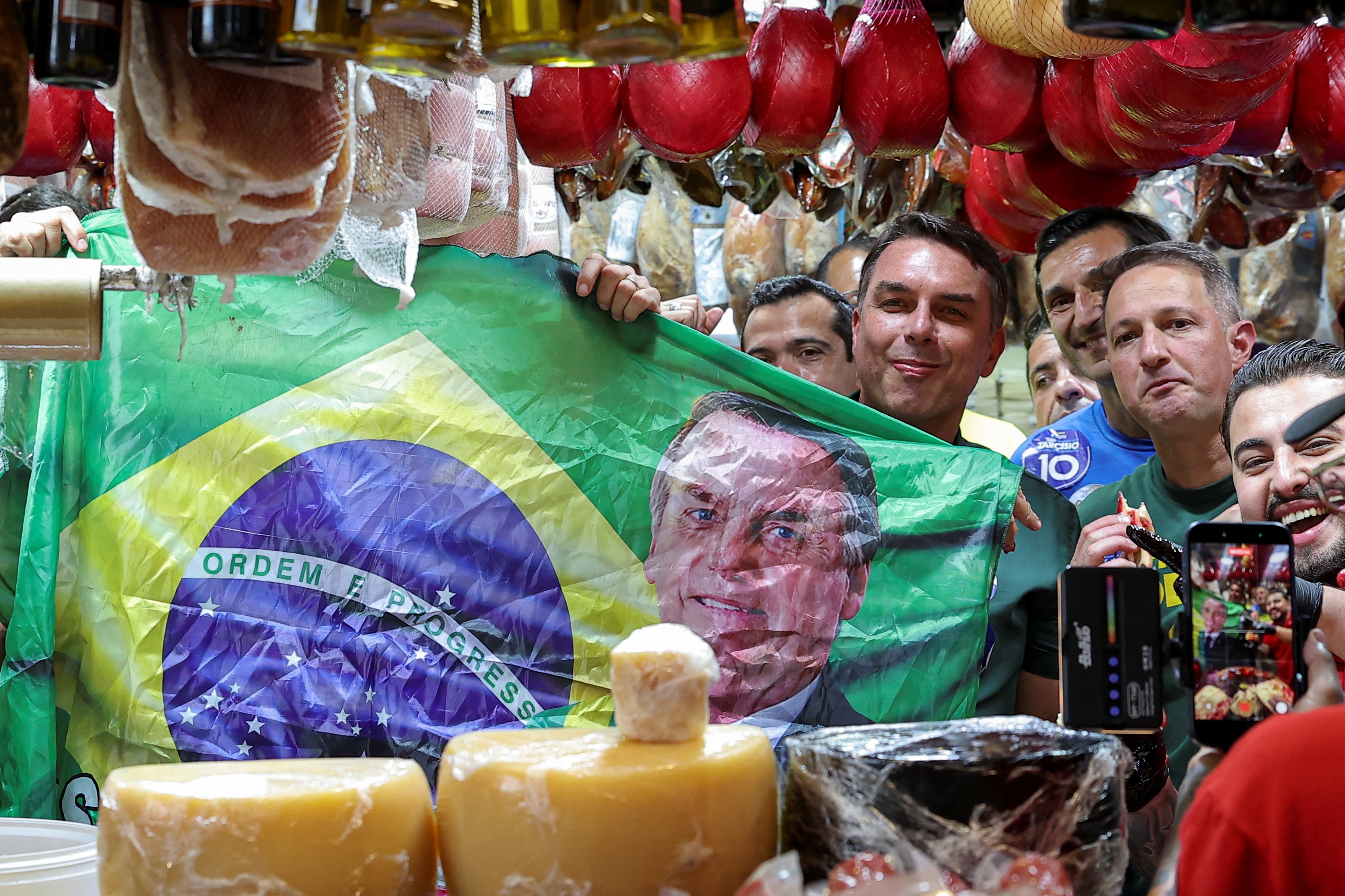 De olho em possvel rali aps eleio Citi v Flvio | Economia | QTU Notícias