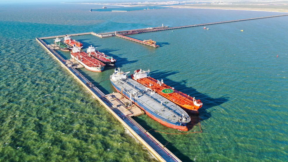 Petrobras aumenta exportação de óleo pelo Porto do Açu | Empresas | Valor  Econômico