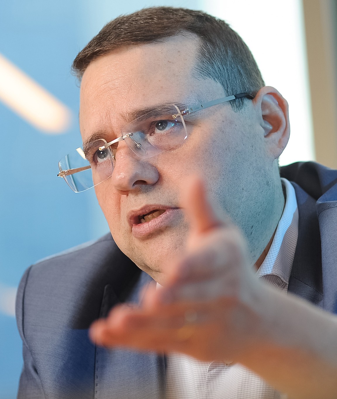 Dívida de R$ 1,8 tri em 2027 reforça urgência de ajuste fiscal - QTU Questões do Universo