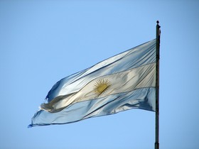 Taxa de pobreza na Argentina subiu para 41,7% no 2º semestre de 2023 