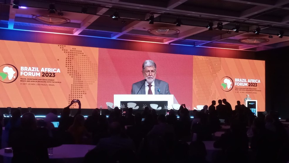 Celso Amorim em discurso no Fórum Brasil África em 2023 — Foto: Reprodução/Twitter