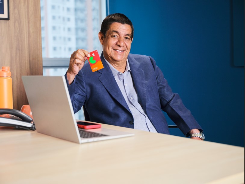 Em campanha da Caju, Zeca Pagodinho quer ser 'CLT' pela 1ª vez na vida