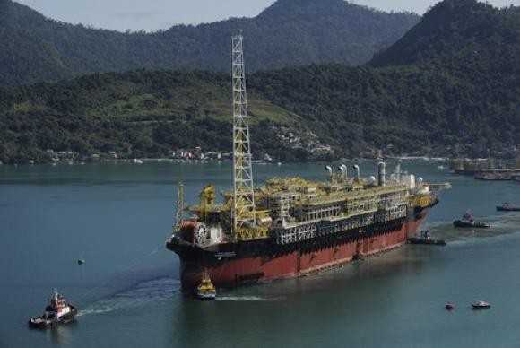 Guerra do Irã beneficia Brasil por alta do petróleo, mas pressiona inflação, diz FMI