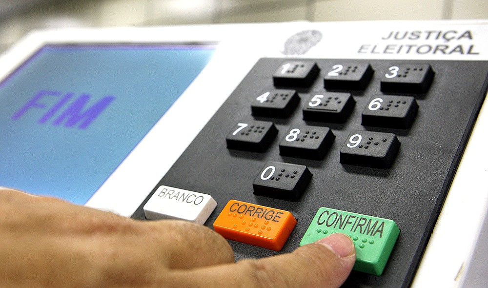 Como funciona o voto em trânsito em 2026? - QTU Questões do Universo