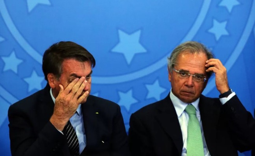 Jair Bolsonaro e Paulo Guedes em evento no Planalto — Foto: Jorge William/Agência O Globo