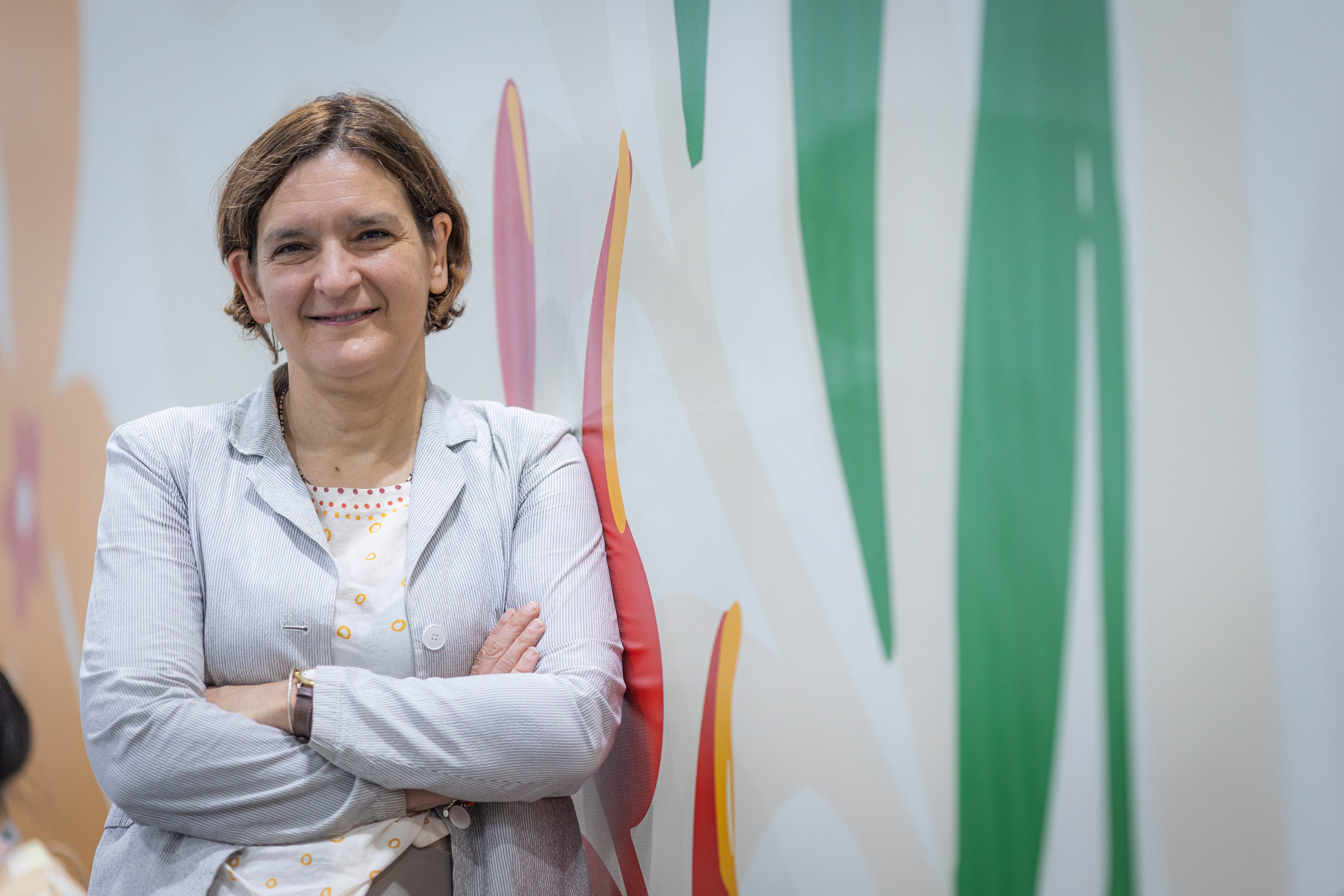 Em livros infantis, vencedora do Nobel de Economia discute pobreza e vulnerabilidade social