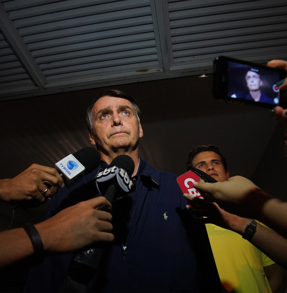 Bolsonaro: "queremos ministros competentes, que tenham autoridade", para os quais teriam "vagas sobrando" — Foto: Ricardo Borges/Folhapress