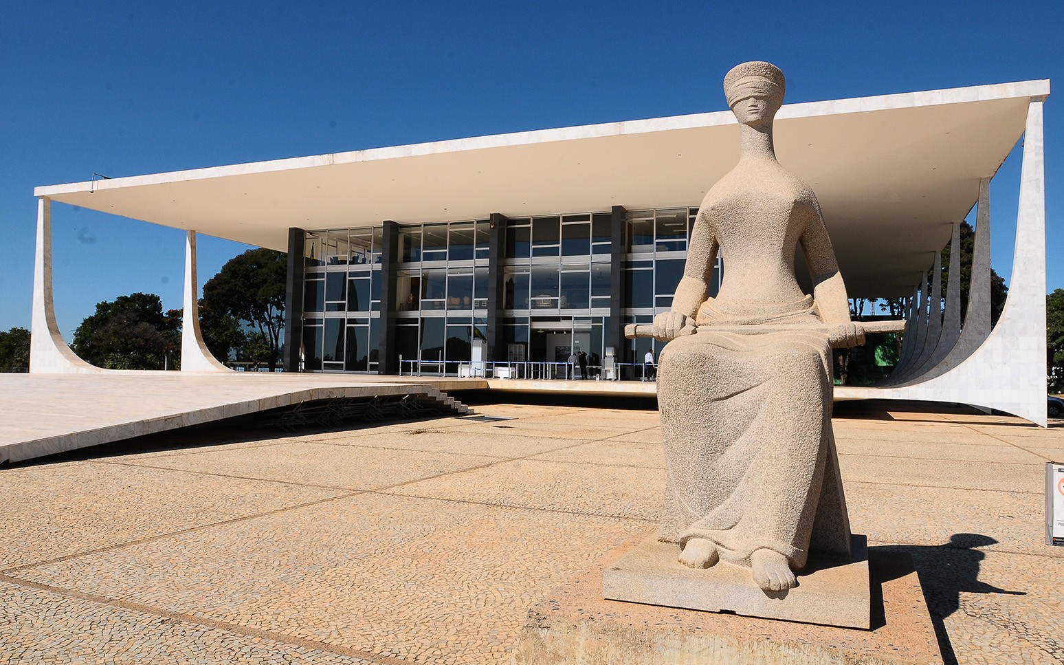 STF retoma análise de casos de repercussão - QTU Questões do Universo