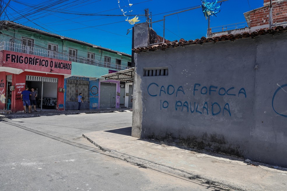 Pichação feita por facção criminosa em Maracanaú, na região metropolitana de Fortaleza — Foto: Jarbas Oliveira/Valor