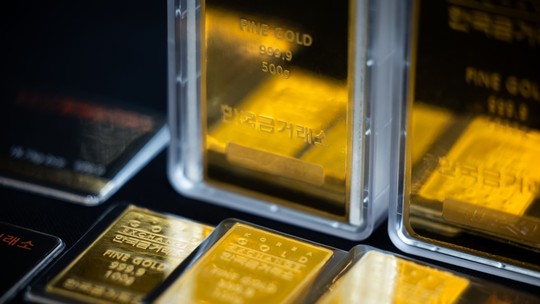 Ouro sobe 1% e volta a renovar recorde histórico