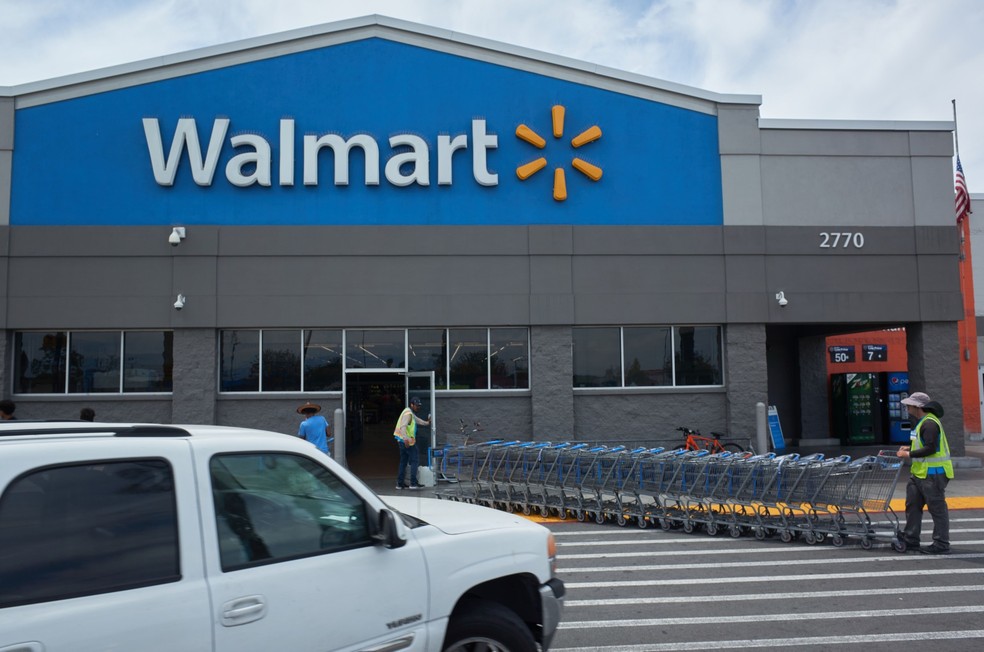 Fechamento de Walmart abala economia de uma cidade inteira