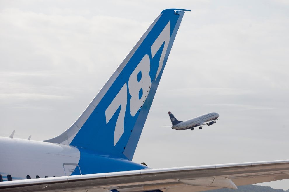 Vários ficam feridos após colapso do trem de pouso dianteiro de Boeing 787 em Frankfurt