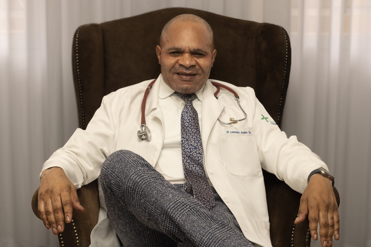 Empreendedorismo Social na Saúde: Dr. Lawrence Aseba Tipo Fala sobre Inovação e Acesso