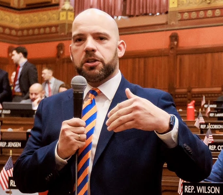 Integração à vida nos EUA inclui carreira na política