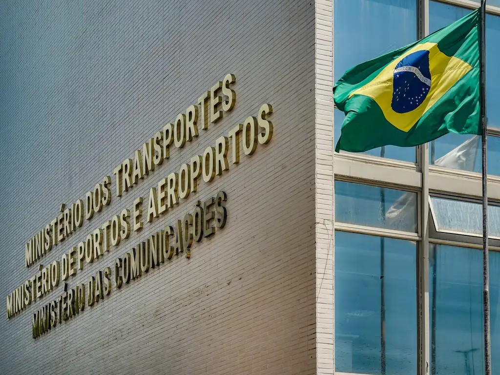 Financiamento às aéreas é política inédita de apoio ao transporte aéreo, diz ministro - QTU Questões do Universo