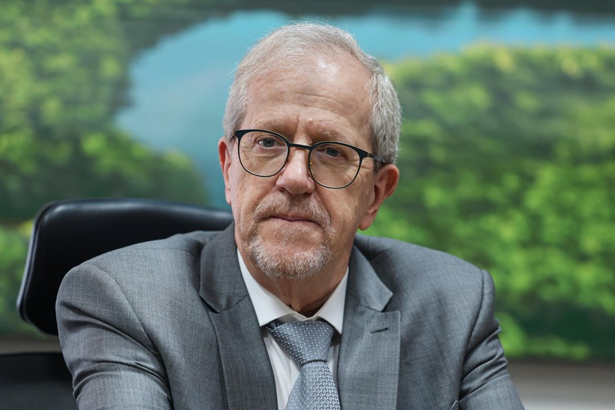 O ministro do Meio Ambiente, João Paulo Capobianco, disse que a situação dos incêndios na Amazônia é 'muito grave'