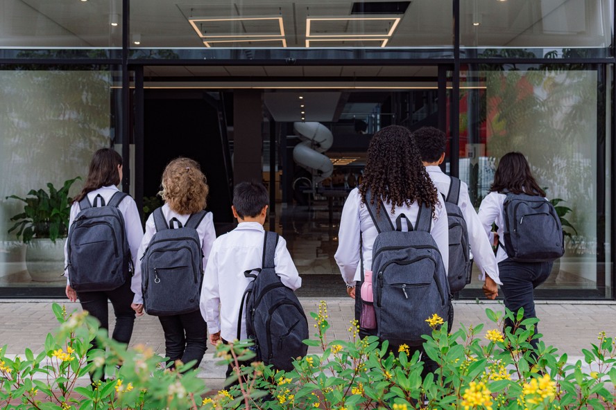O Instituto J&F atende gratuitamente estudantes do 6º ano do Ensino Fundamental ao 3º do Médio