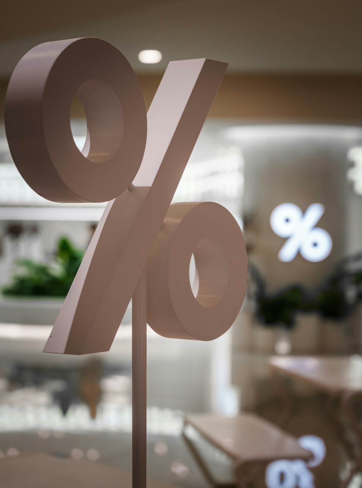 Juros futuros sobem com risco eleitoral e saída de capital externo