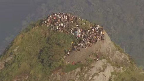 Ação contra o CV no Vidigal tem tiroteio, Av. Niemeyer fechada e turistas ‘ilhados’ em mirante