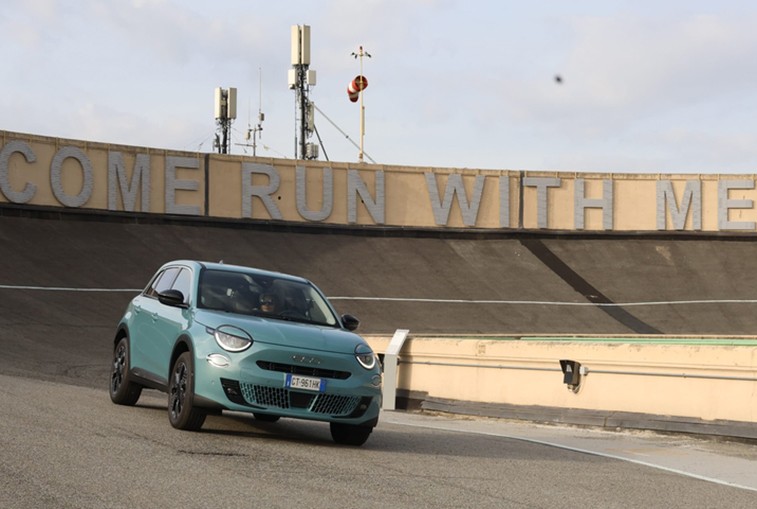 Dirigimos em Lingotto, a pista de teste histórica da Fiat